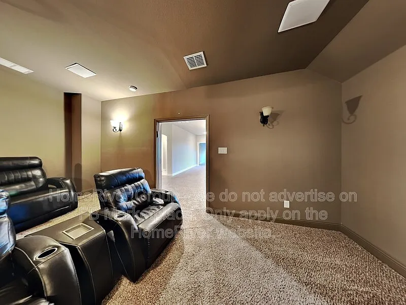 5 bed, 4.0 bath, 4654 sqft, $6,500 — Photo 4