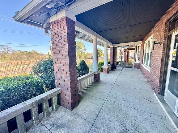 3rd image of 154 S Main St