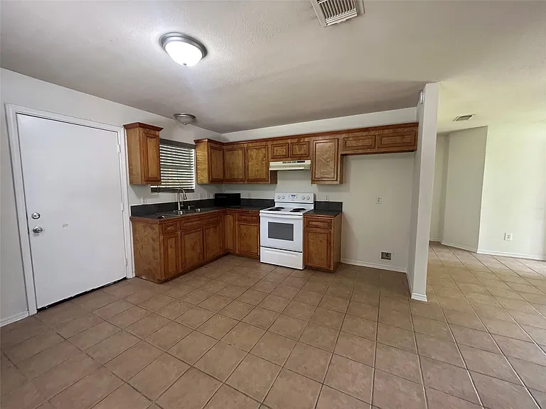 1005 E Main St — Photo 7