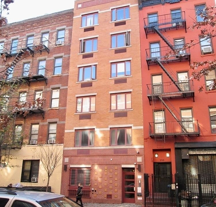 1st image of 300 E 3rd St APT 3A