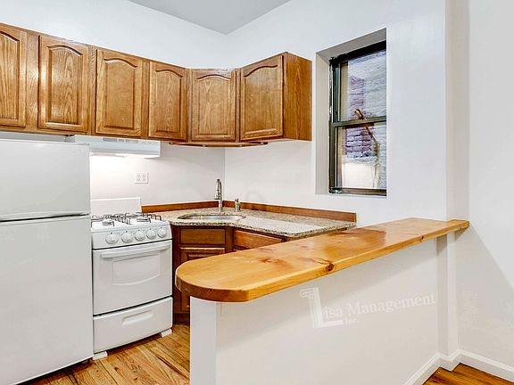 3rd image of 985 2nd Ave #D
