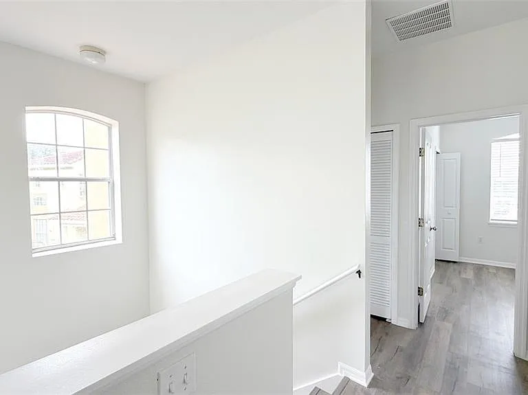 203 Madison Cir — Photo 25