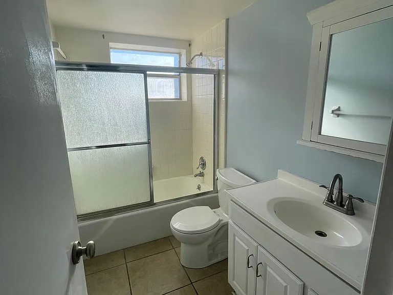 623 N Bay St #17 — Photo 5