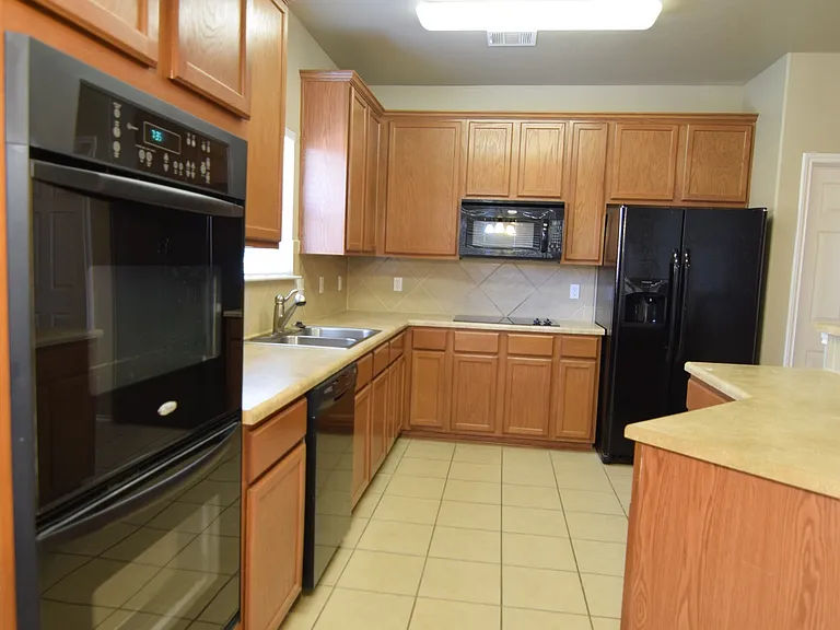 2203 Ryan Dr — Photo 5