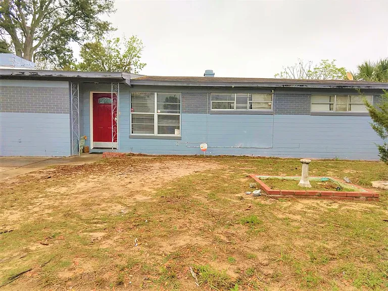 735 Fairmount Rd — Photo 3