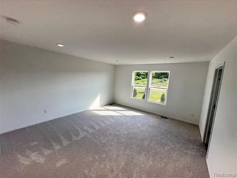 4881 Marquette Dr — Photo 20