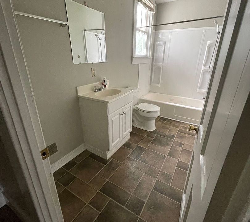 2nd image of 206 N 17th St #206