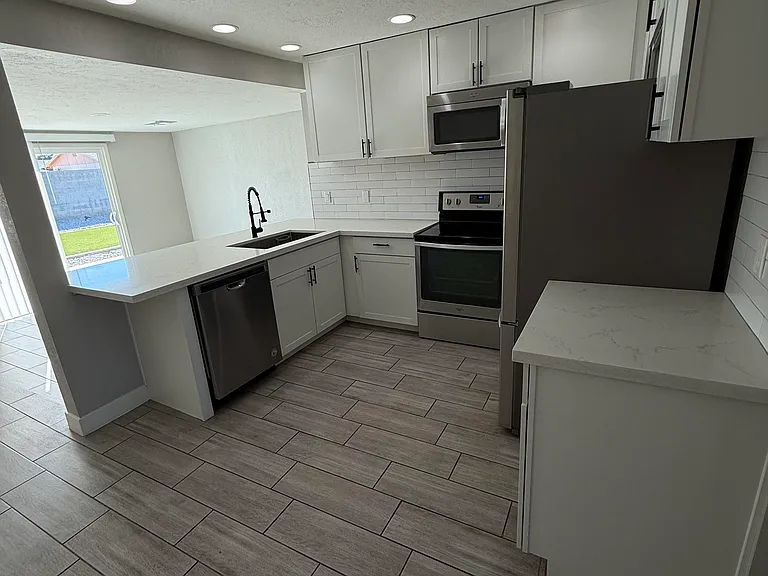 6959 W Mountain View Rd — Photo 2