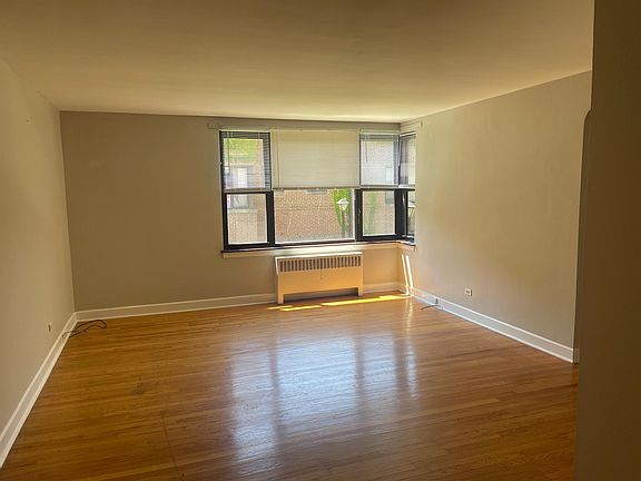 3rd image of 7369 N Winchester Ave APT 2W