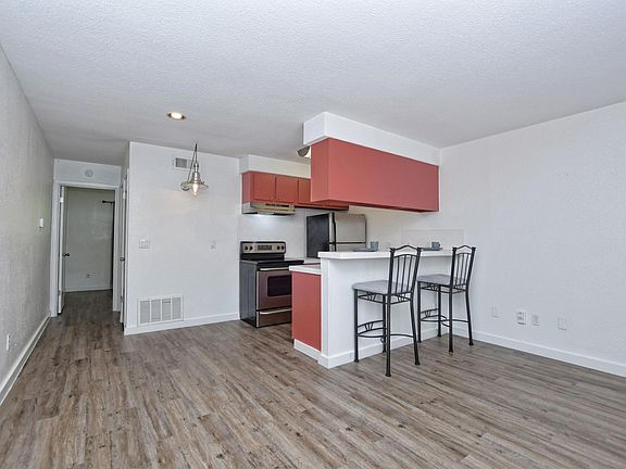 2nd image of 2302 E Side Dr APT 16