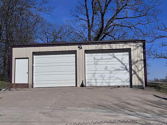 Shop with lean to on back