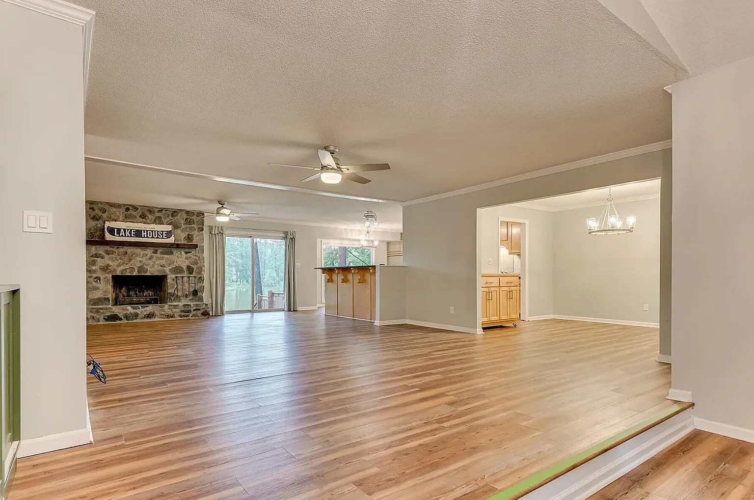 3 bed, 1829 sqft, $2,200 — Photo 2