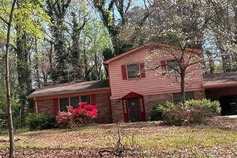 1st image of 811 Vanderbilt Ct NW