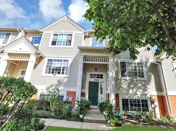 563 Cary Woods Cir, Cary, IL 60013