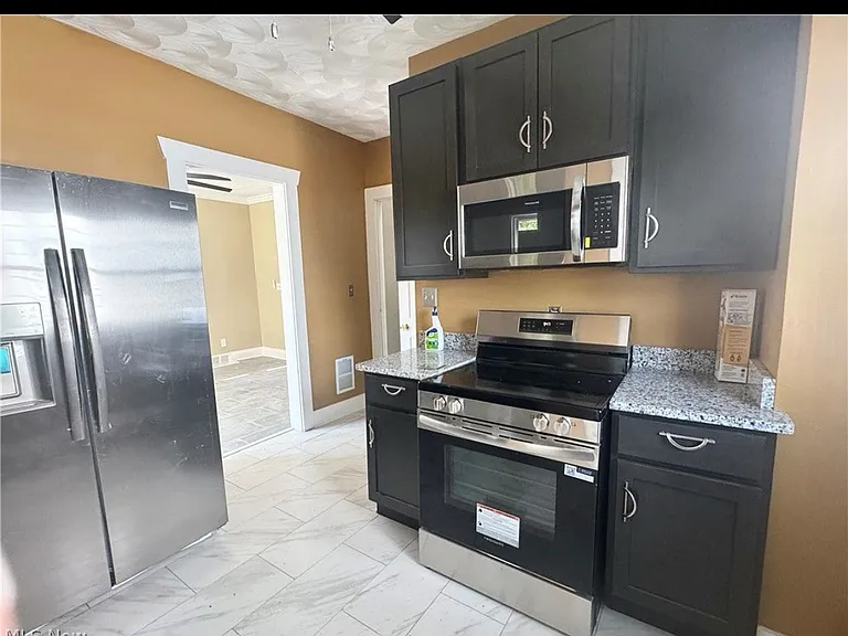 9606 Parmelee Ave — Photo 6