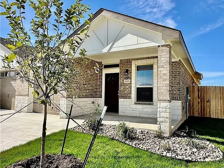 5209 White Rose Dr — Photo 2