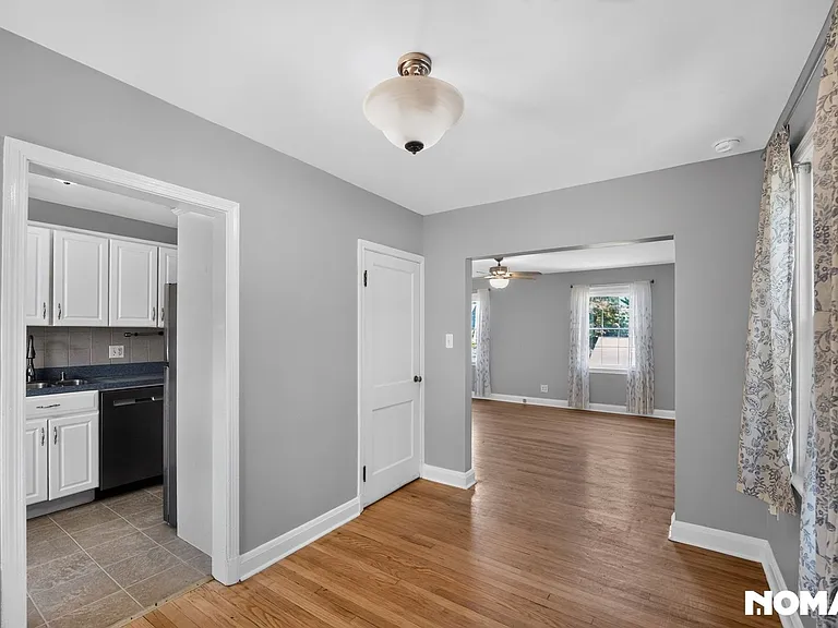442 Westshire Dr — Photo 8