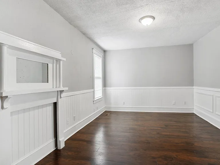 923 W Victory Dr — Photo 13