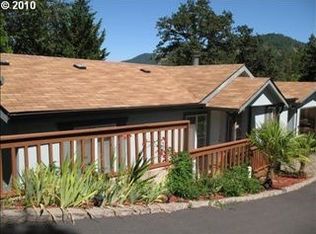 705 Crest Ln, Canyonville, OR 97417