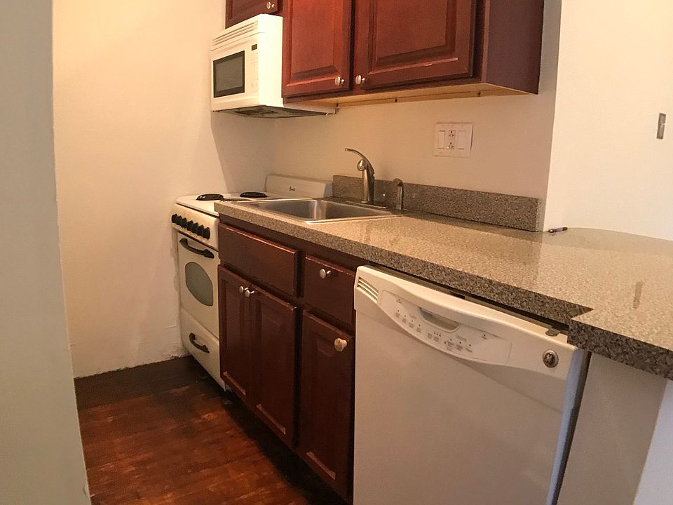 4617-spruce-st-2r-3