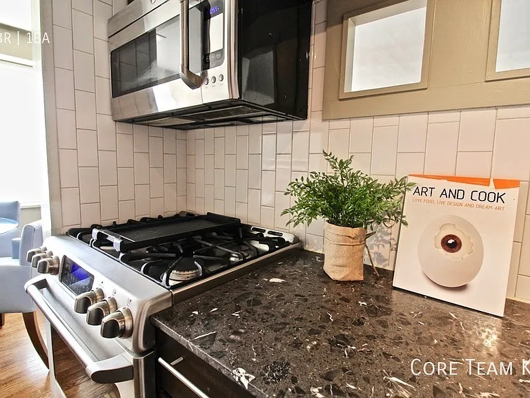 1020 W 44th St #6 — Photo 17
