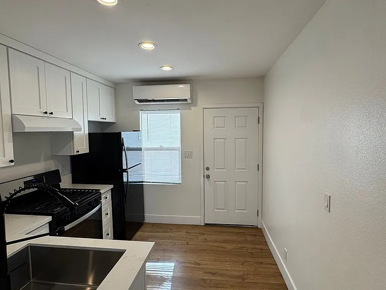 4318 N. Lakewood Blvd — Photo 4