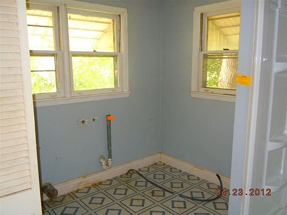 3rd image of 1818 Grand Ave