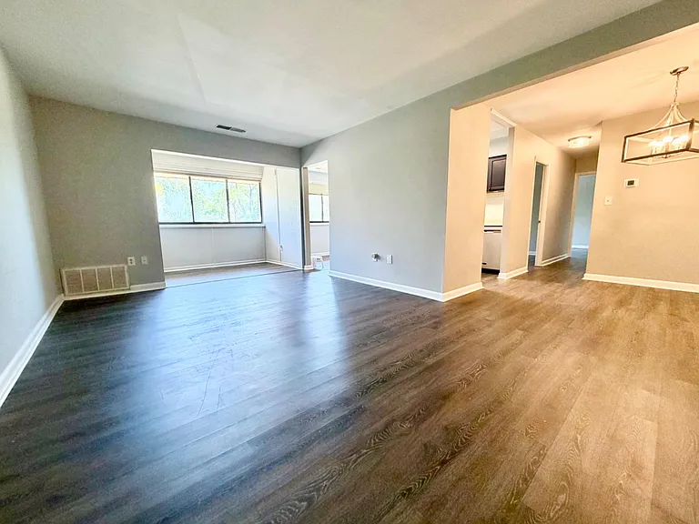 140 Royal Oak Dr #I — Photo 3