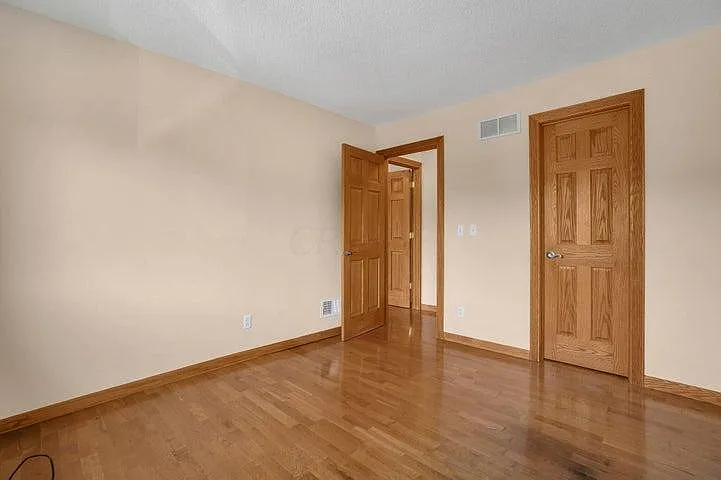 Bedroom #2 (11x11')