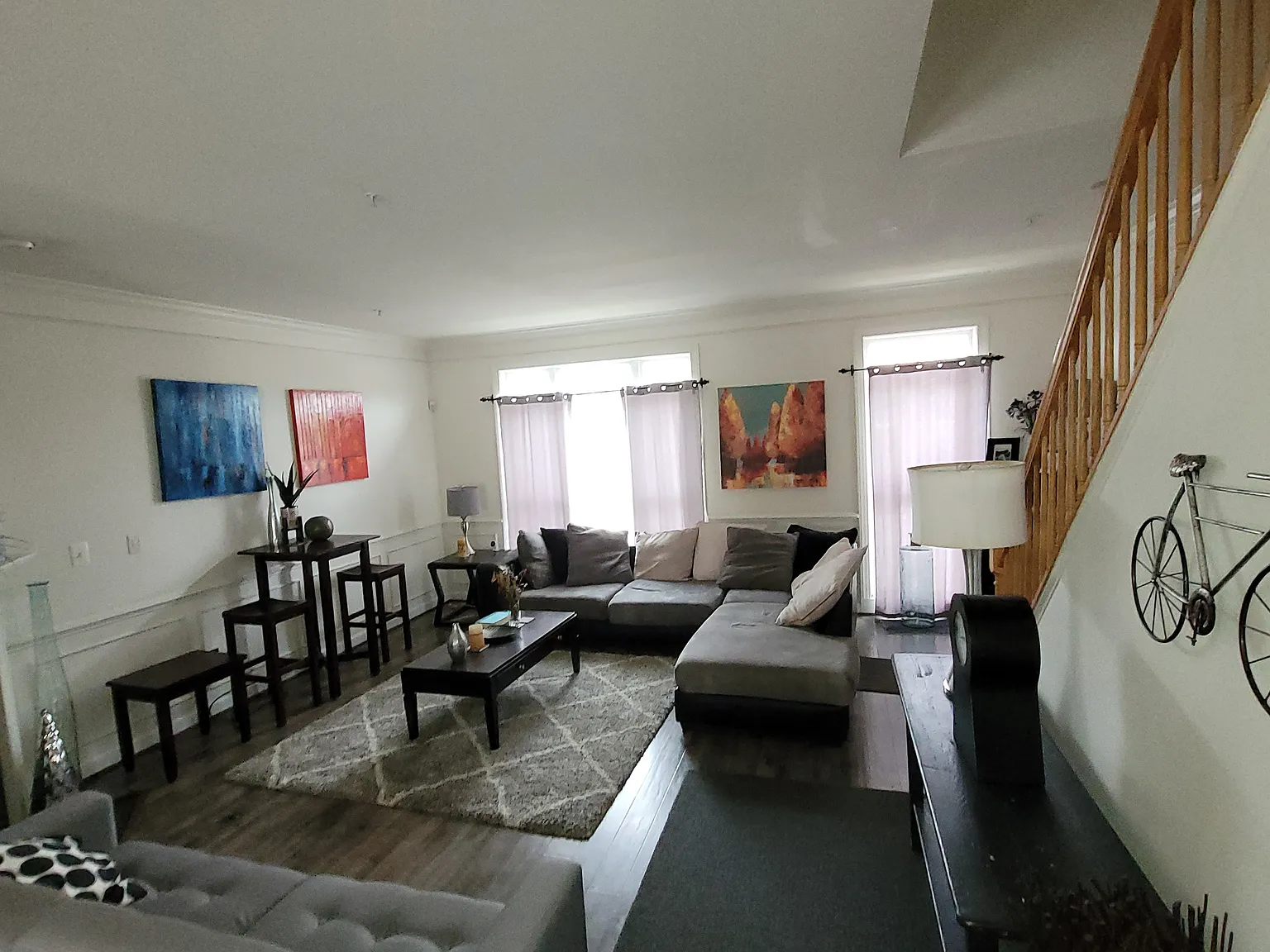 4 bed, 2.5 bath, 2200 sqft, $3,200 — Photo 3