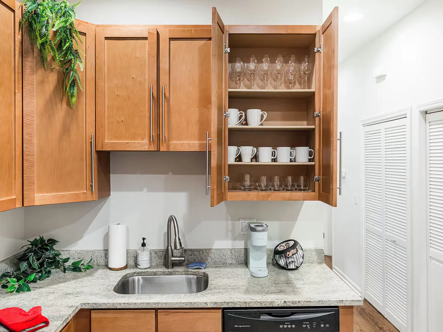 3 bed, 1000 sqft, $3,600 — Photo 3