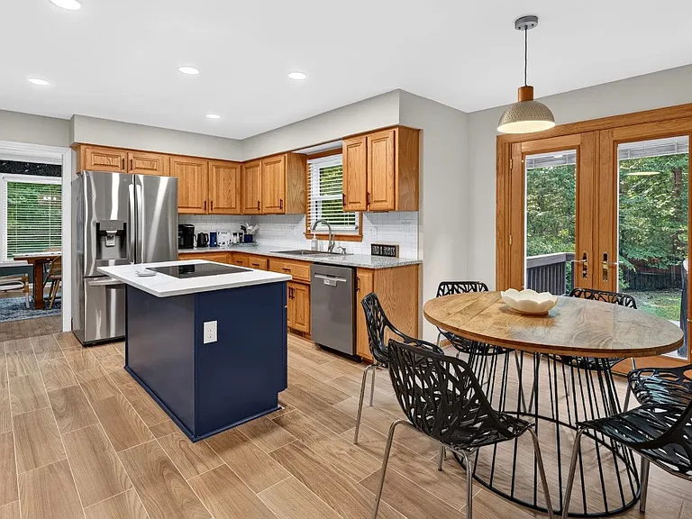 104 Exeter Ct — Photo 9