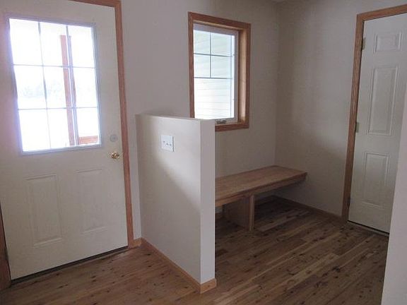 5th image of 23561 Mackenzie St NE