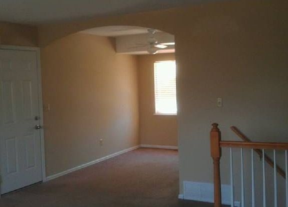 Dining/ breakfast nook