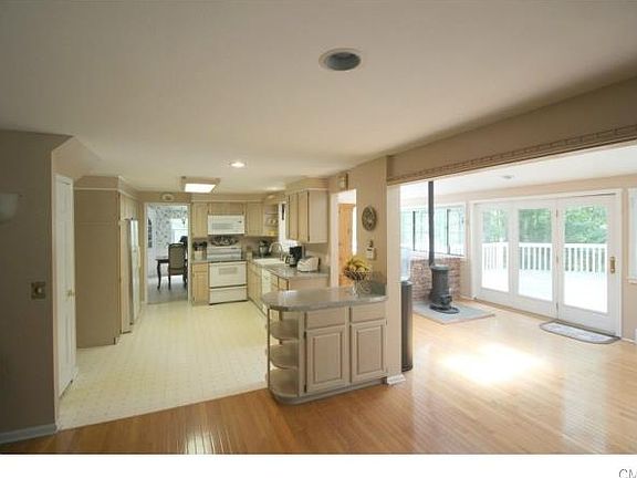 3rd image of 49 Tanners Dr