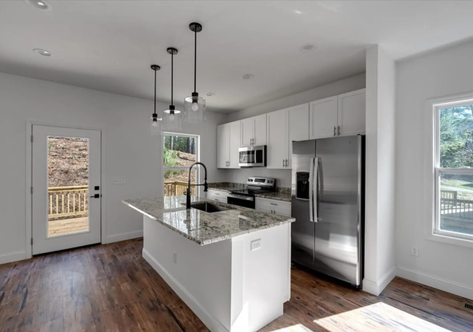 Charming Brand-New Contemporary Home in Black Mountain — Photo 3