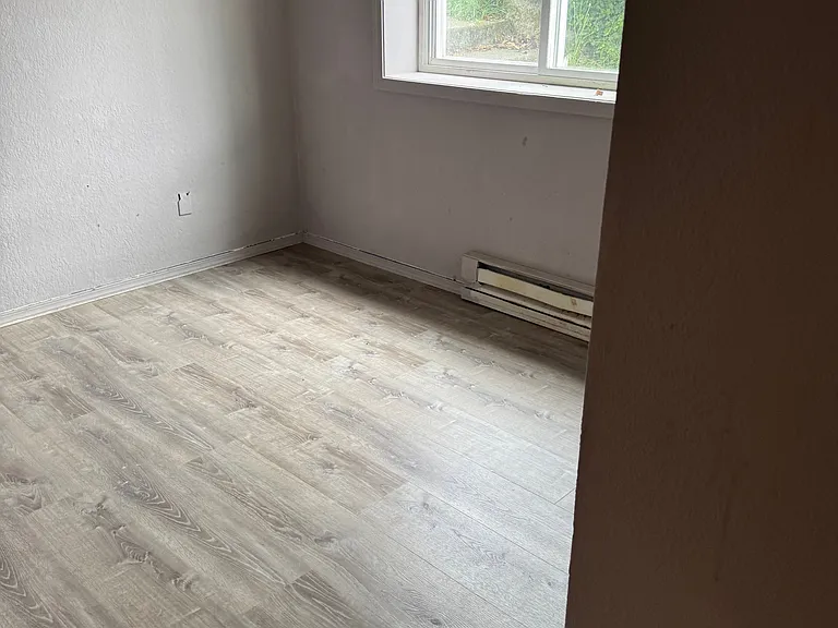 S 216th St — Photo 3