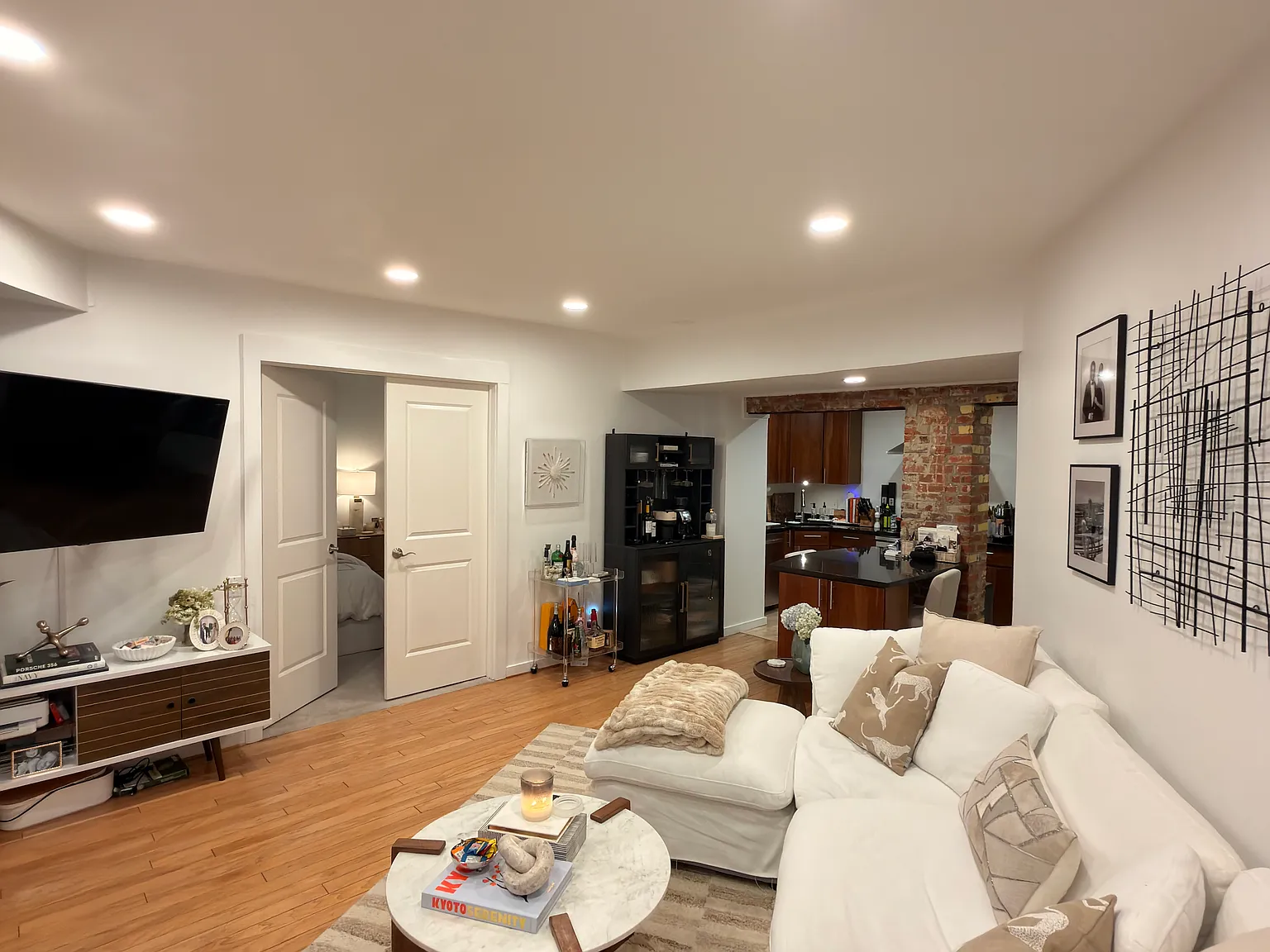 1 bed, 736 sqft, $2,790 — Photo 1
