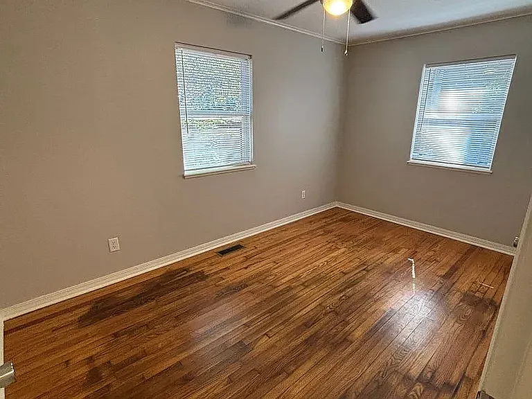 995 W Hickory St — Photo 6
