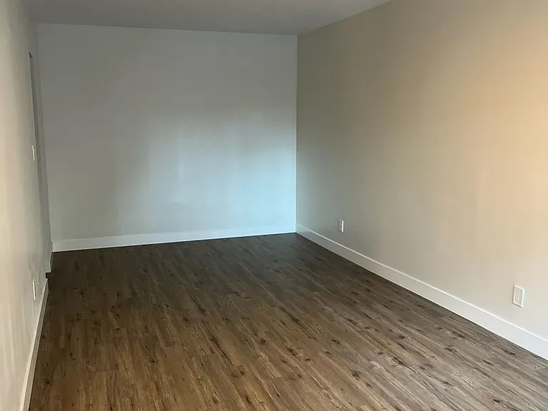 Roscoe Apartments — Photo 19