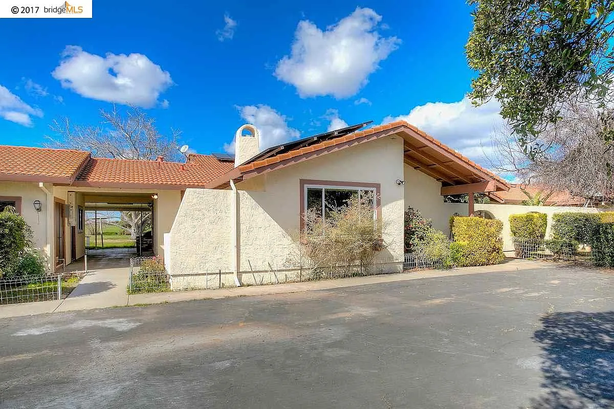 1479 Fairview Ave photo 1