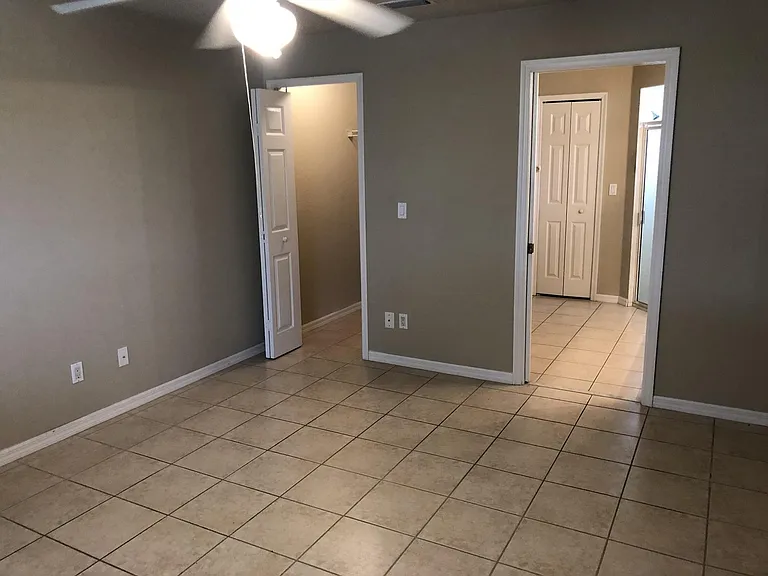 4537 SW 10th Ave — Photo 12