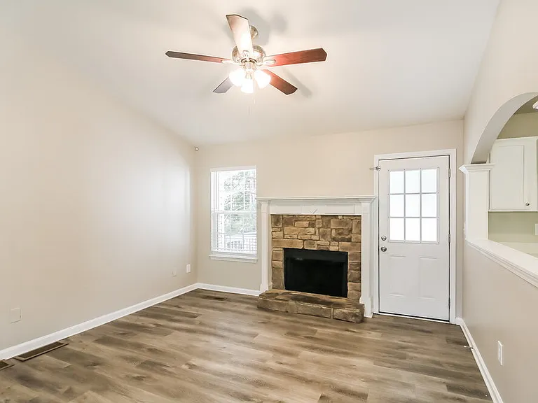 575 Sycamore Dr — Photo 5