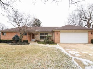 900 S I Oka Ave, Mount Prospect, IL