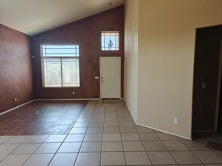 8638 W Keim Dr — Photo 4
