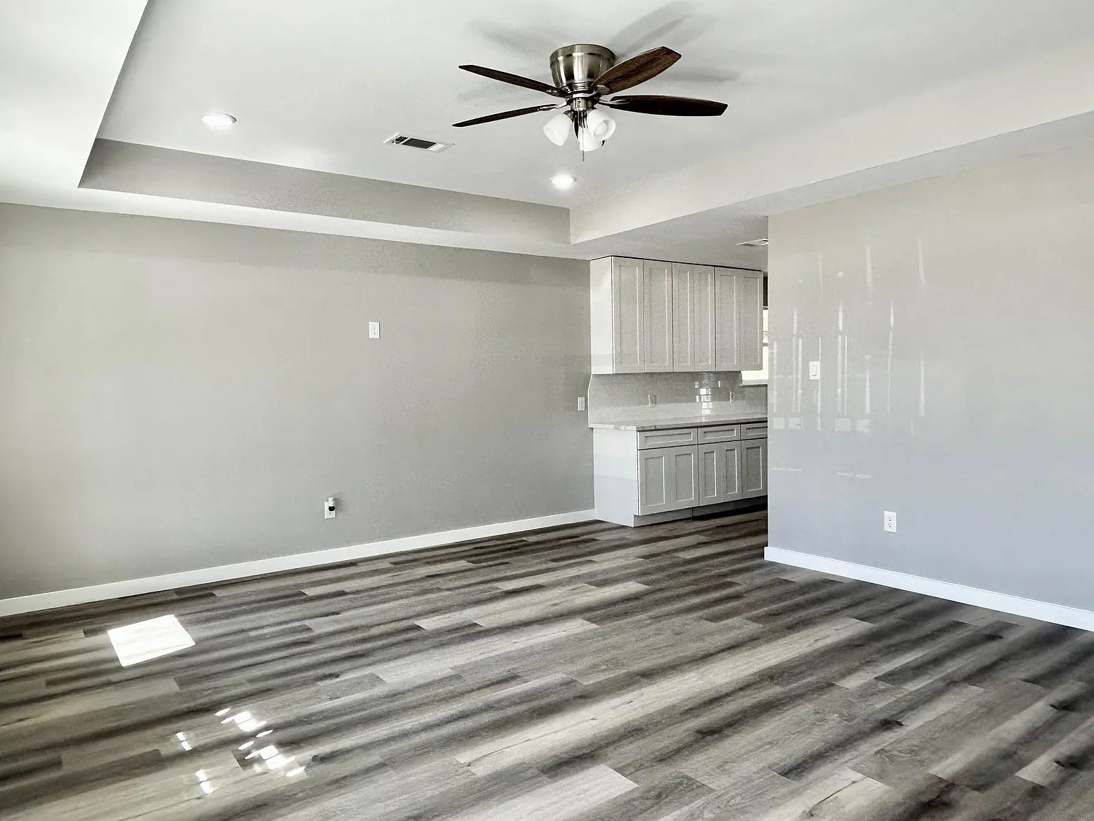 3 bed, 2.0 bath, 1120 sqft, $1,600 — Photo 2