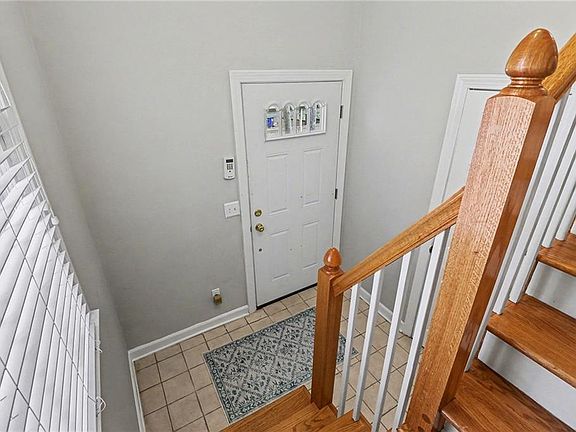 3rd image of 1405 Oakridge Cir