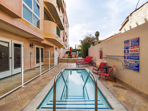 3rd image of 11945 Magnolia Blvd APT 121
