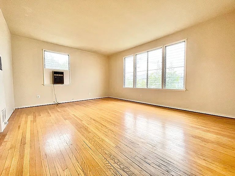 1st image of 8262 Blackburn Ave #1/2