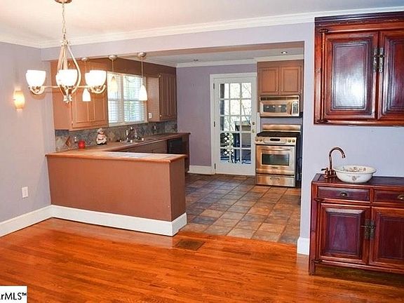 5th image of 106 W Montclair Ave